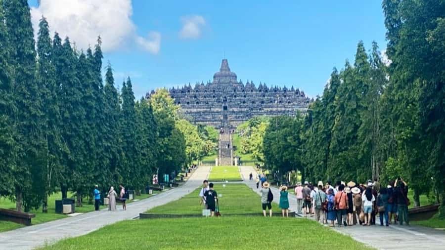Borobudur Climb to the Top & Prambanan with Ticket Included - The Midday Break: A One-Hour Restaurant Stop That Keeps You on Schedule