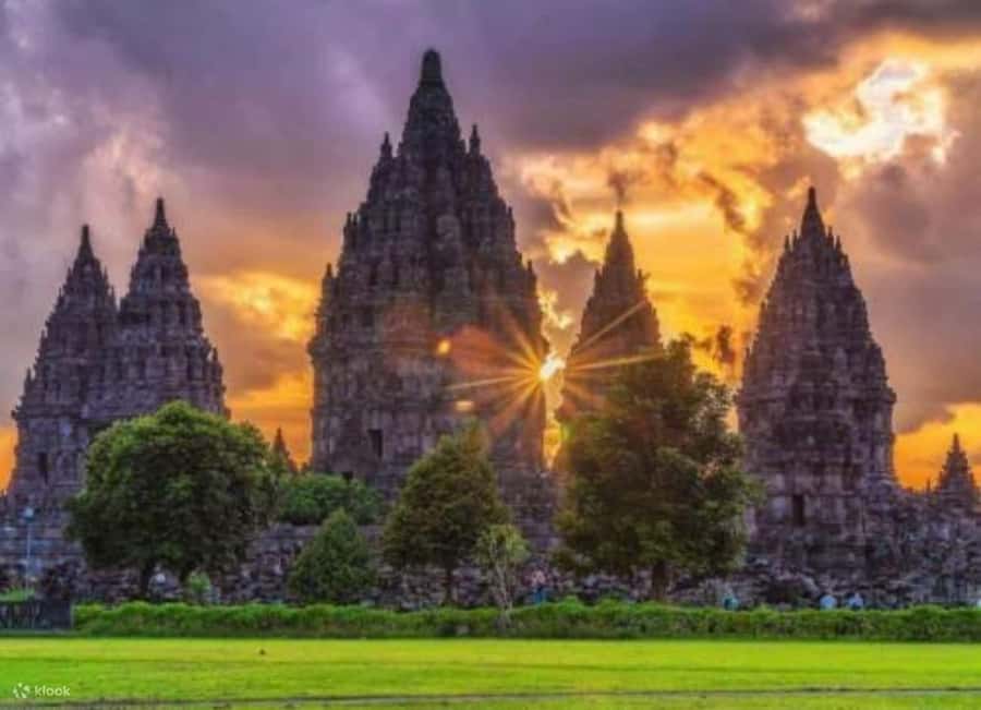 Borobudur &Prambanan Temple Tour Guaranteed Climb to the top - How the Day Runs: Pickup, Driver Aan, and the Chance of a Reverse Itinerary