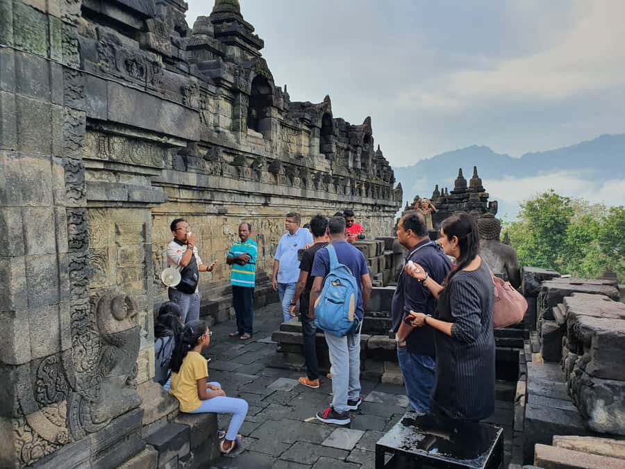 Borobudur Real Half Day Tour No Hidden Cost - Mendut Temple: the quick stop that makes the day feel connected