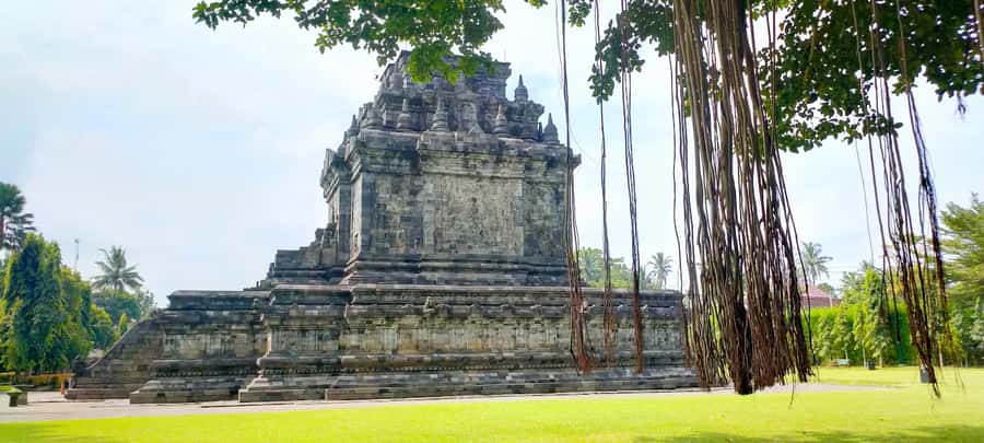 Borobudur Sunrise in stumbu hill, Borobudur, & Mendut temple - The Motorbike Day From Yogyakarta, Small Group Energy