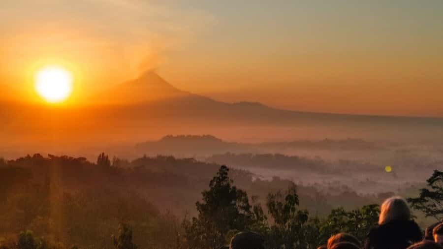 Borobudur Sunrise in stumbu hill, Borobudur, & Mendut temple - Punthuk Setumbu Sunrise: Timing, Views, and What to Watch For