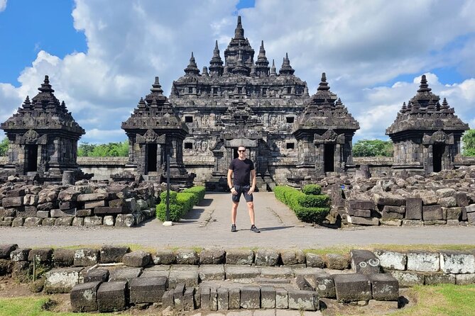 Borobudur Temple Climb To The Top & Prambanan Temple - 1 day tour - Private transport in Yogyakarta: what “door to door” really means