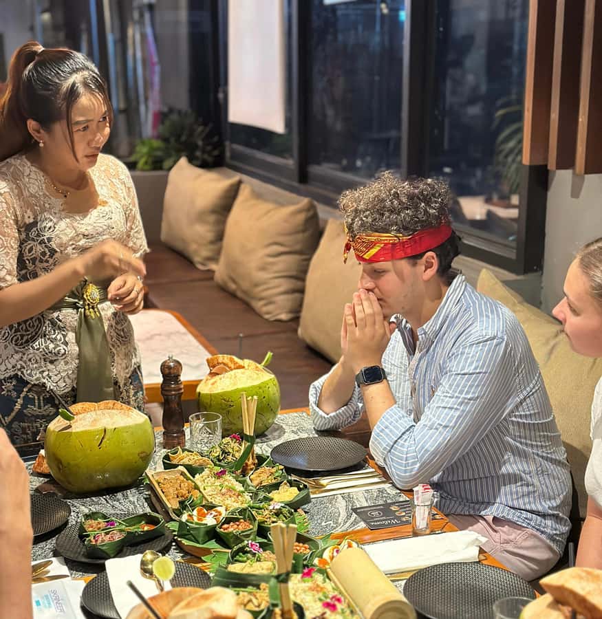 Canggu: Megibung a Unique Balinese Dining Experience - Getting Dressed in Udeng and Selendang First