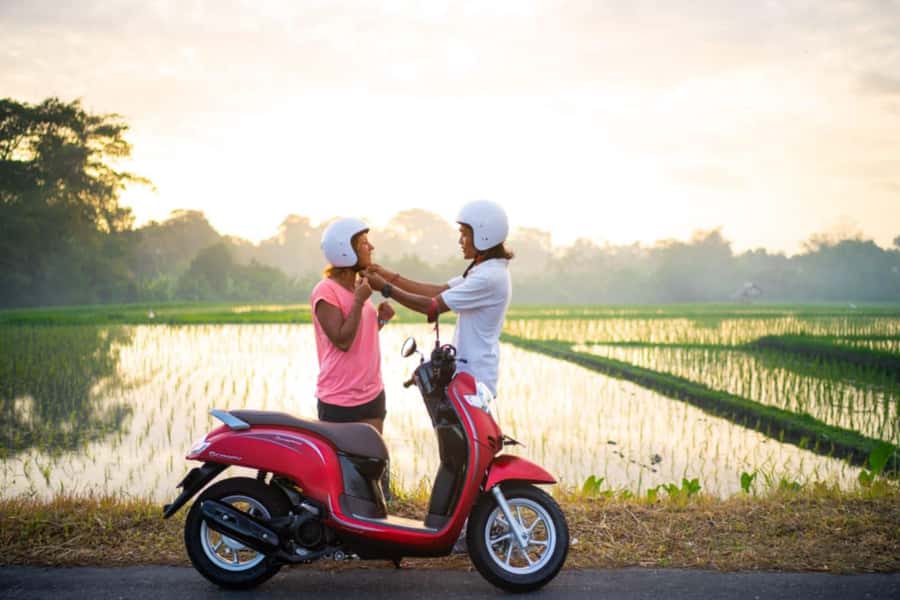 Canggu: Scooter Lesson with Professional Instructor - Real-world practice on a quiet village street
