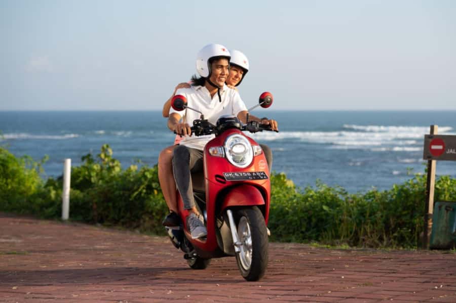 Canggu: Scooter Lesson with Professional Instructor - Safety tips for Bali main roads, with real habits