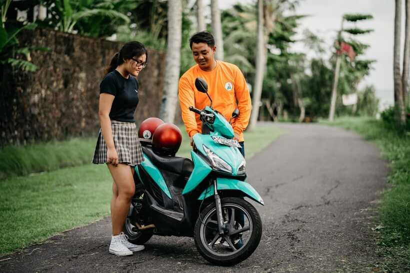 Canggu: Scooter Lesson with Professional Instructor - What is included: scooter, helmet, protectors, and water