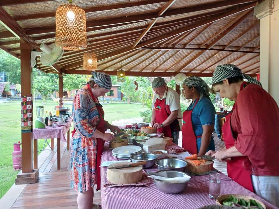 Cooking Class 3 Courses Balinese Dishes - How the 11:00 lunch and 17:00 dinner schedule really works