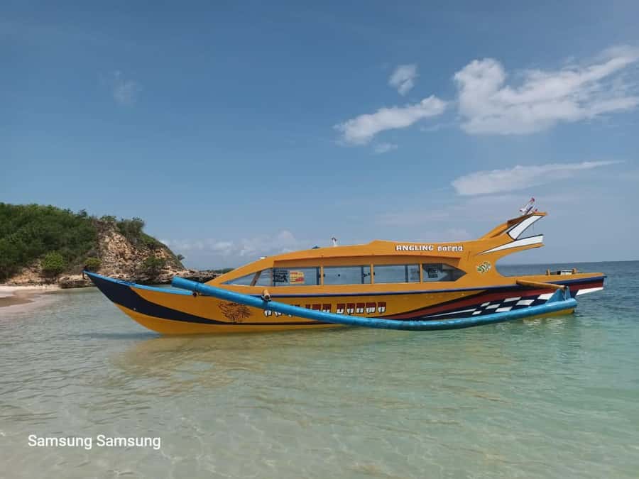 Day Tour Southeast,Lombok Pink Beach& Gili Island - Getting Started at Tanjung Luar: Pickup, Safety Briefing, and That First Boat Feeling