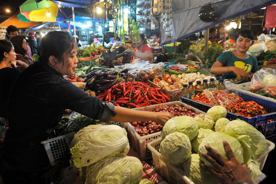 Denpasar: Night Street Food Walking Tour - Your food lineup: savories first, then the sweet finishing run