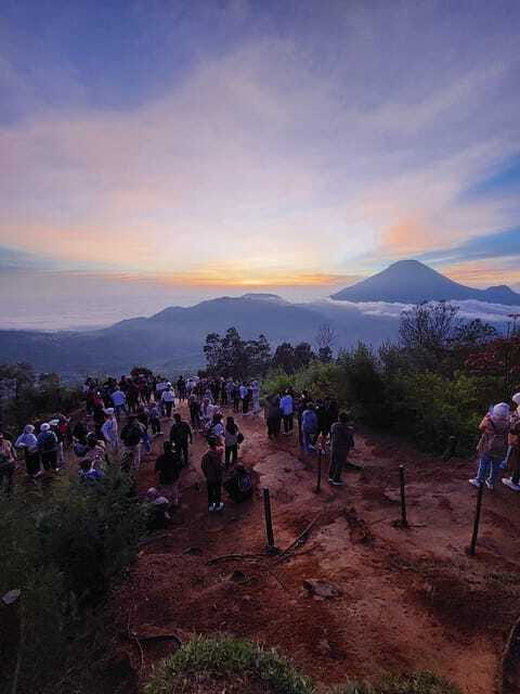 Dieng Plateau Sikunir Golden sunrise trip with guide - Telaga Warna Lake: sulfur water colors you can watch change