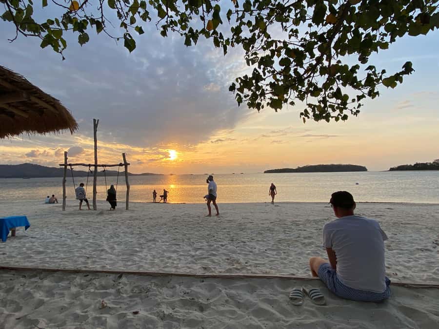 "Discover Gili Nanggu: A Secret Island Escape Awaits You!" - Gili Kedis: A Walkable Island, Secluded Feeling, and a Soft Sunset Ending