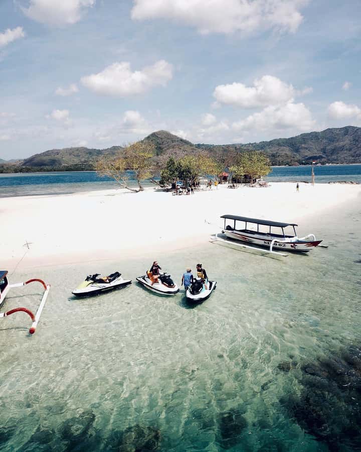 "Discover Gili Nanggu: A Secret Island Escape Awaits You!" - Gili Nanggu: Soft Sand, Calm Snorkel Water, and Marine Life Coaching