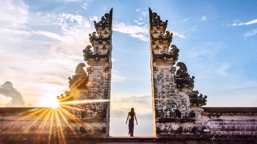 East Bali: Lempuyang Gates, Tenganan, & Water Palaces Tour - Goa Lawah Bat Cave Temple and the Thrill of Looking Up