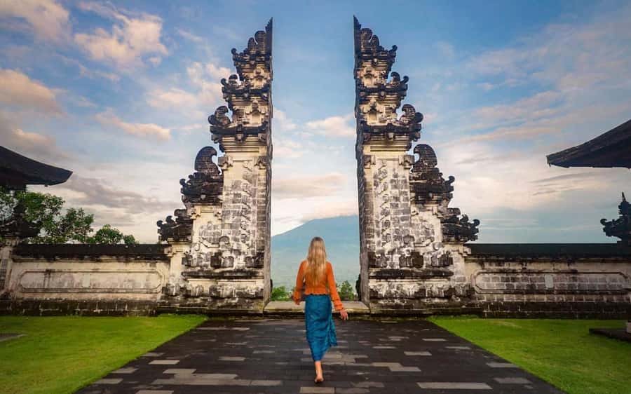 East Bali: Lempuyang Temple, Tirta Gangga, and Taman Ujung - Tirta Gangga Water Palace, fish ponds and the statue photo spot