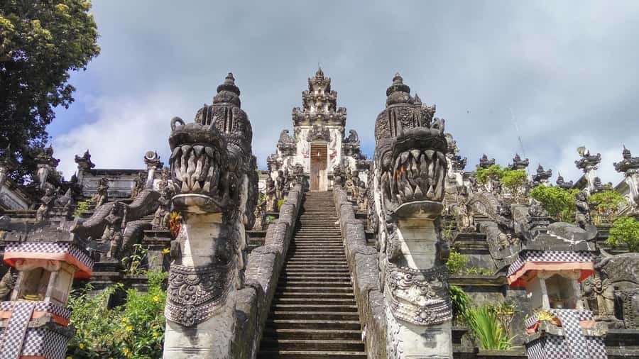 East Bali: Lempuyang Temple, Tirta Gangga, and Taman Ujung - Taman Sukasada Ujung, three ponds and elegant bridges