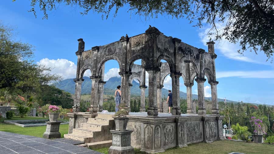 East Bali: Lempuyang temple, Tirta Gangga, Taman Ujung - Taman Soekasada Ujung: The Royal Garden That Mixes Styles