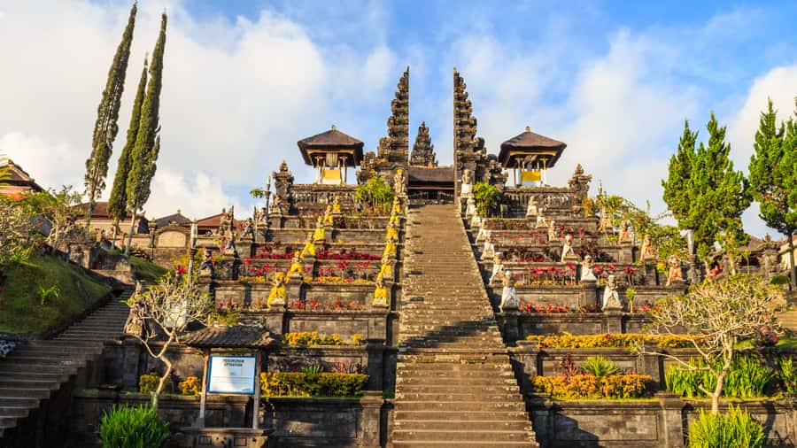 East Bali Tour All In: Lempuyang, Tirta Gangga, Besakih - Tirta Gangga pools and fountains, where the crowd gathers and then thins out