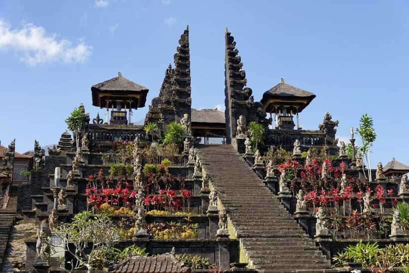 EAST BALI TRIP : BESAKIH TEMPLE/LAKE BATUR/TIRTA EMPUL - Tirta Empul: holy springs used for purification