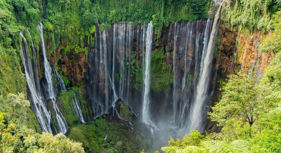 East Java: 3D2N Ijen Crater, Bromo, & Tumpak Sewu Waterfall - Guides and the small-group advantage in real life