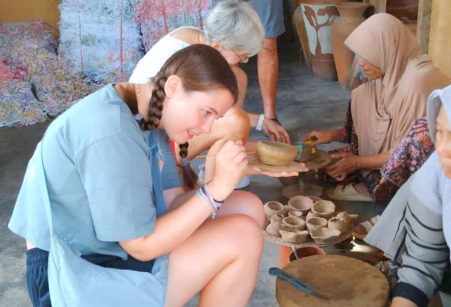Exclusive Sasak Culture: Discover Stunning Hidden Gems! - Sukarara Weaving Village: Sarongs, Threads, and Real Practice
