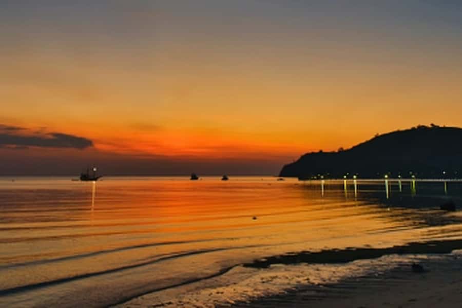Flying Fox Sunset Cruise Private Boat Charter Labuan Bajo - Why you return before it gets fully dark, comfort and safety logic
