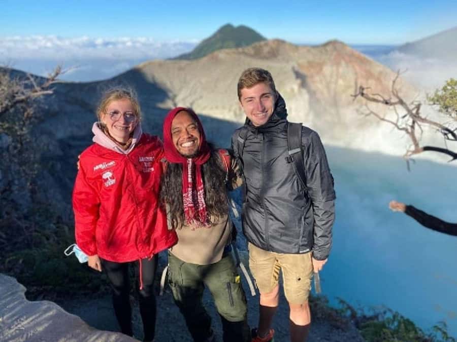From Bali/Banyuwangi: Ijen Blue Fire Midnight Group Tour - Crowds at the volcano: why your experience can feel busy