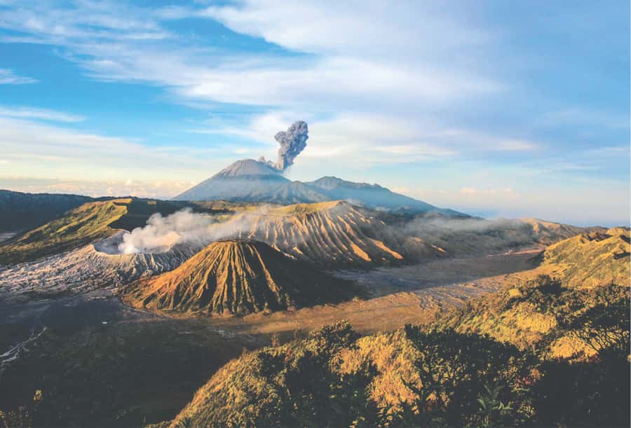 From Bali: Bromo, Ijen, Borobudur, and Yogyakarta 4-Day Tour - Day 2: Ijen Crater, blue flames, and the workout nobody forgets