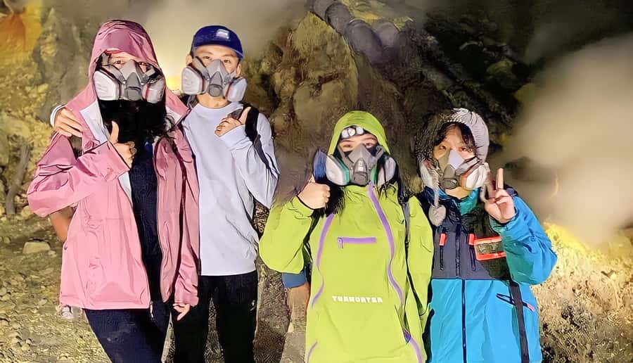 From Bali: Ijen Crater Overnight Volcano Trip with Sunrise - Why Kawah Ijen’s blue fire and sunrise feel so intense