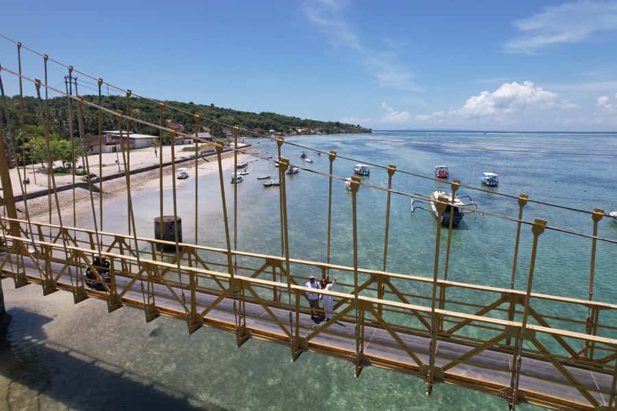 From Bali: Lembongan & Mangrove Buggy Tour with Buffet Lunch - Buffet Lunch on Lembongan: Fuel for the Kayak Portion