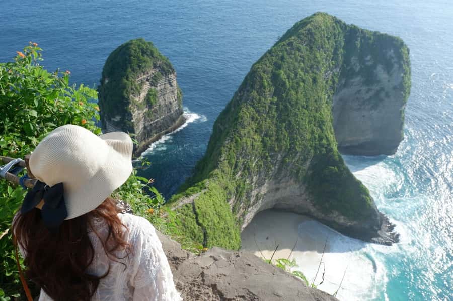 From Bali: Lembongan & Penida 2-Day Tour with Snorkeling - How the timing works: speedboat, hotel night, and photo stops