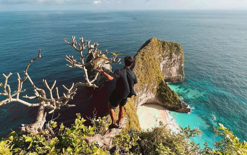 From Bali: Nusa Penida Private Snorkeling Tour with Lunch - Entering Nusa Penida: the day trip that mixes reefs and icons