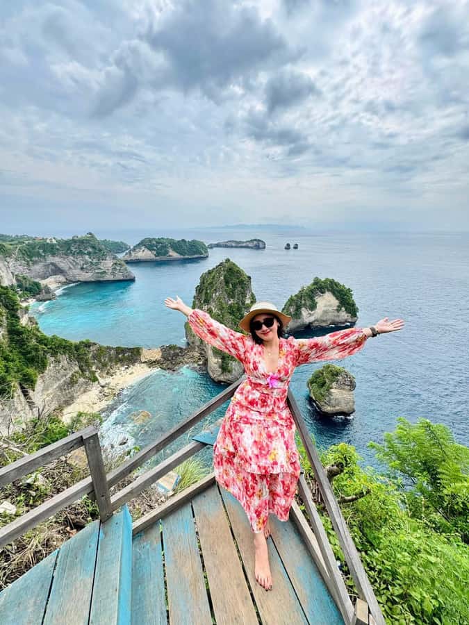 From Bali: Private Tour Combo East and West Nusa Penida - Lunch at a Local Restaurant: What to Expect