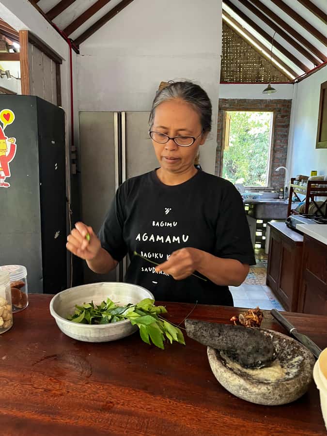 From Garden to Table: Indonesian Cooking Class in Yogyakarta - How the Class Runs: Prep, Sambals, and Spice You Can Control