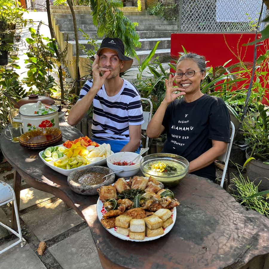 From Garden to Table: Indonesian Cooking Class in Yogyakarta - Welcome Drink First, Then Straight Into Cooking Work