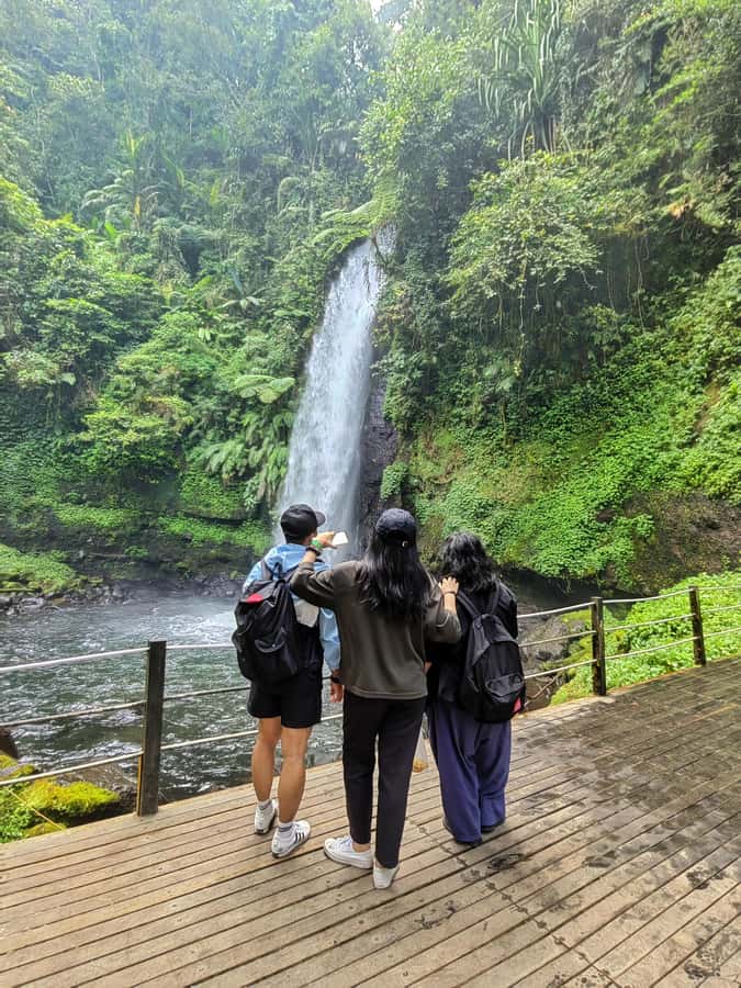 From Jakarta: Situ Gunung Suspension Bridge & Waterfall Tour - Sundanese music during the day: more than background noise