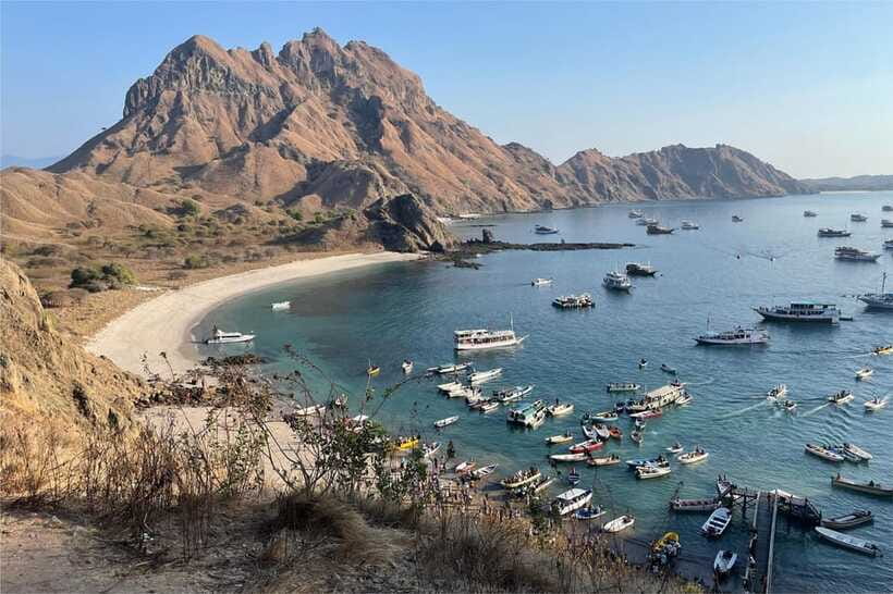 From Labuan Bajo: Komodo Dragons and Island Hop with All Fee - Taka Makasar and Kanawa Islands: Quiet Water, White Sand Options
