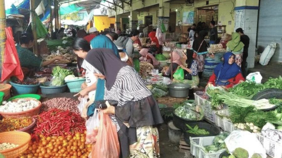 From Lombok: Mataram Heritage City Tour - Bertais Market: Where Lombok Trade, Spices, and Snacks Meet