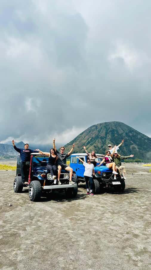 From Malang: Shared Bromo Sunrise Tour with Snack Box - Widodaren and Teletubbies Hill: quick photo breaks that keep the day moving