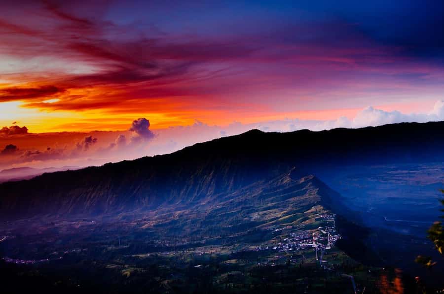 From Malang/Surabaya: 2-Days Tour Mt. Bromo Ijen Blue Flames - Price and value for this fast-moving volcano route