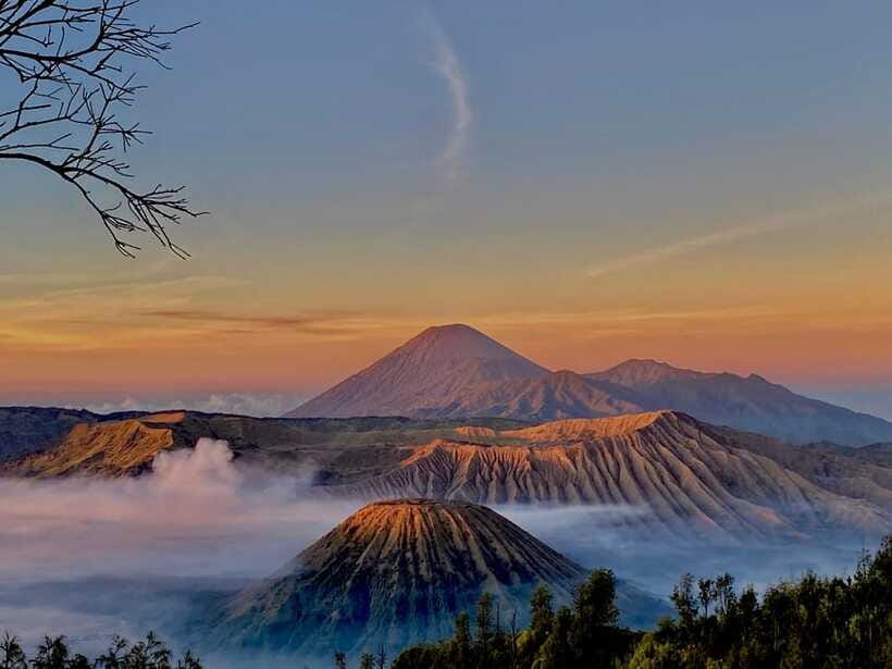From Malang/Surabaya: Mount Bromo and Ijen Crater 2-Day Tour - Day 2 from Paltuding to Ijen at 02.00, blue flames when conditions allow