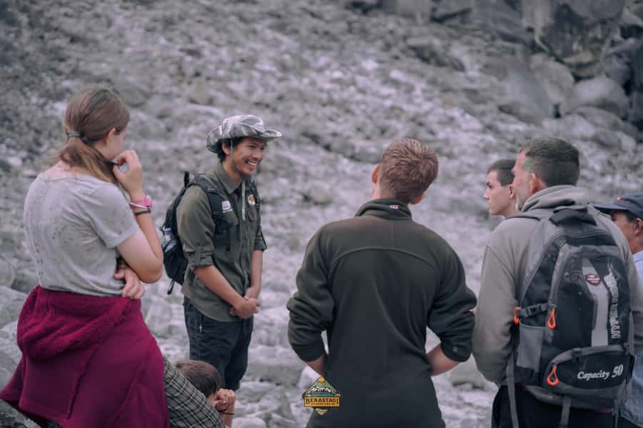 From Medan: Mount Sibayak Sunrise Hike & Natural Hot Spring - Volcano activity on the crater: sulfur and natural gas in real life