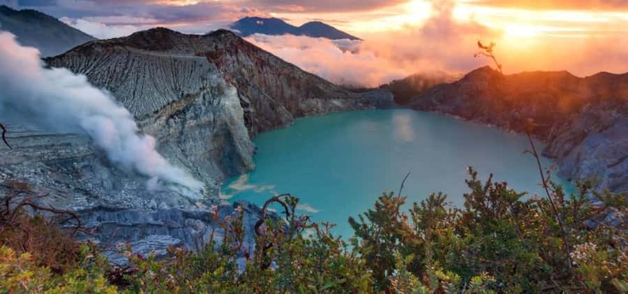 From Probolinggo: 2-Day Mount Bromo and Ijen Volcano Tour - The Bromo crater walk: 1.5 km of sand plus 250 steps