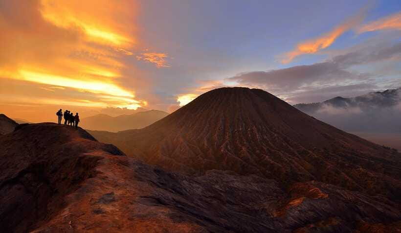 From Probolinggo: Mount Bromo Sunset Tour by Land Cruiser - Sand sea and the eruption desert stop