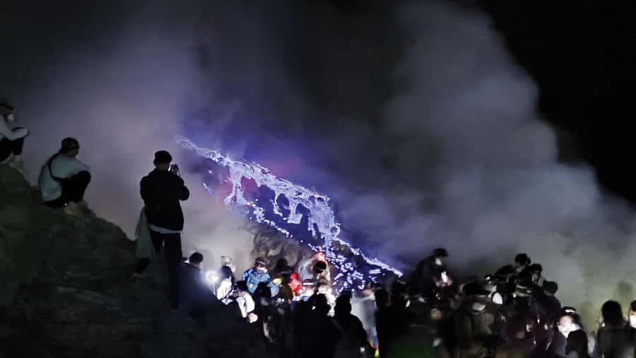 From Surabaya : 2 Day 1 Night Mount Bromo and Ijen Tour - Getting Down to Bromo Crater: The Sea of Sand and a Real Walk