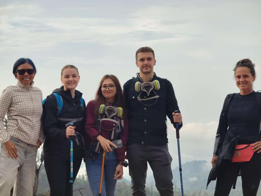 From Surabaya/Malang/Bali: Kawah Ijen Blue Fire Guided Tour - The midnight hike to Paltuding base: what the first hours feel like