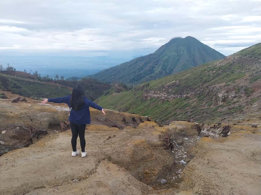 From Surabaya/Malang/Bali: Kawah Ijen Blue Fire Guided Tour - Sulfur rock carriers and why respect changes the vibe