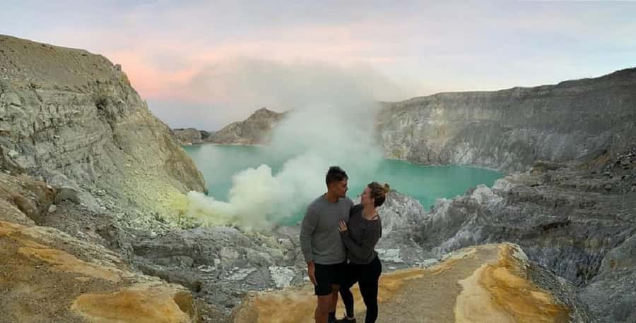 From Surabaya/Malang/Bali: Kawah Ijen Blue Fire Guided Tour - Who should book this Kawah Ijen blue fire tour