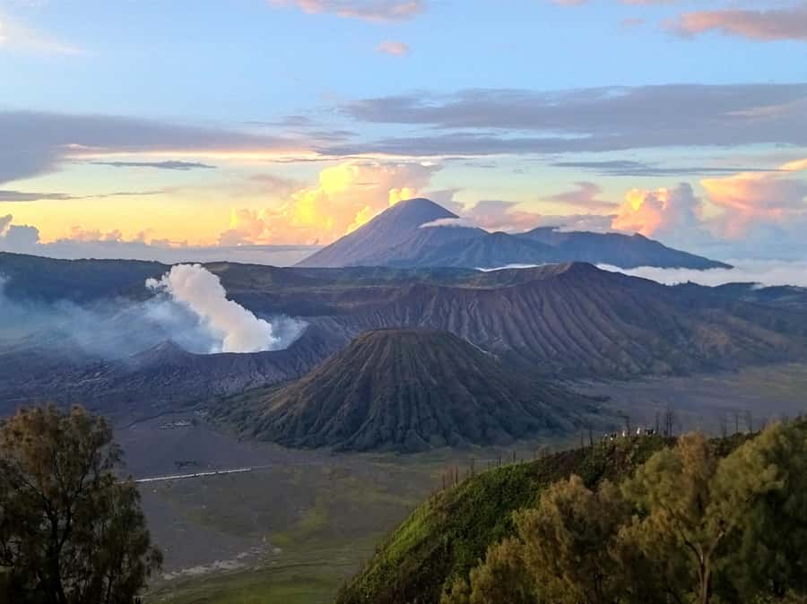 From Surabaya/Malang : Bromo, Ijen, Tumpaksewu in 3 days - Ijen at night: sulfur, steep steps, and the bluefire gamble