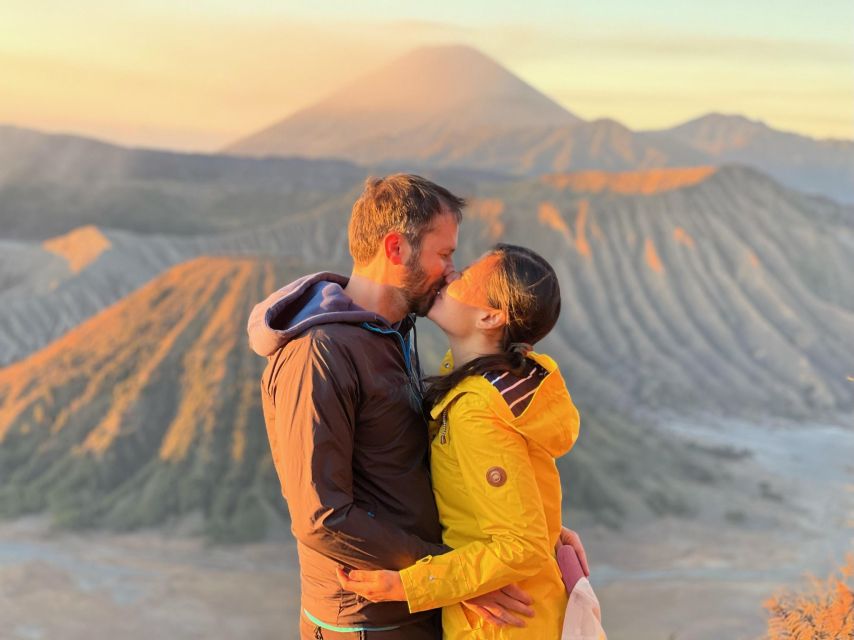From Surabaya or Malang: Mount Bromo Tour No Sunrise 1 Day - Pura Luhur Poten Gunung Bromo, a calm cultural pause before the hike