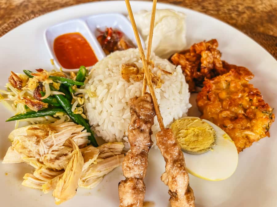 From Ubud: Downhill Bike Tour with Rice Terraces and Meal - Coffee plantation breakfast and tasting, before the pedal-free fun